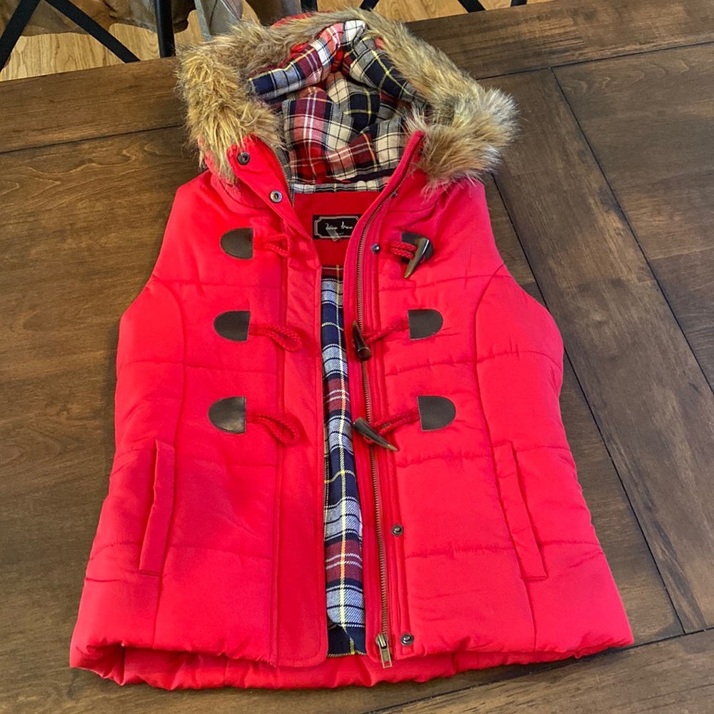 Ladies Puffy Vest with detachable fur collar